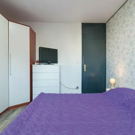 Two-bedroom In * Split